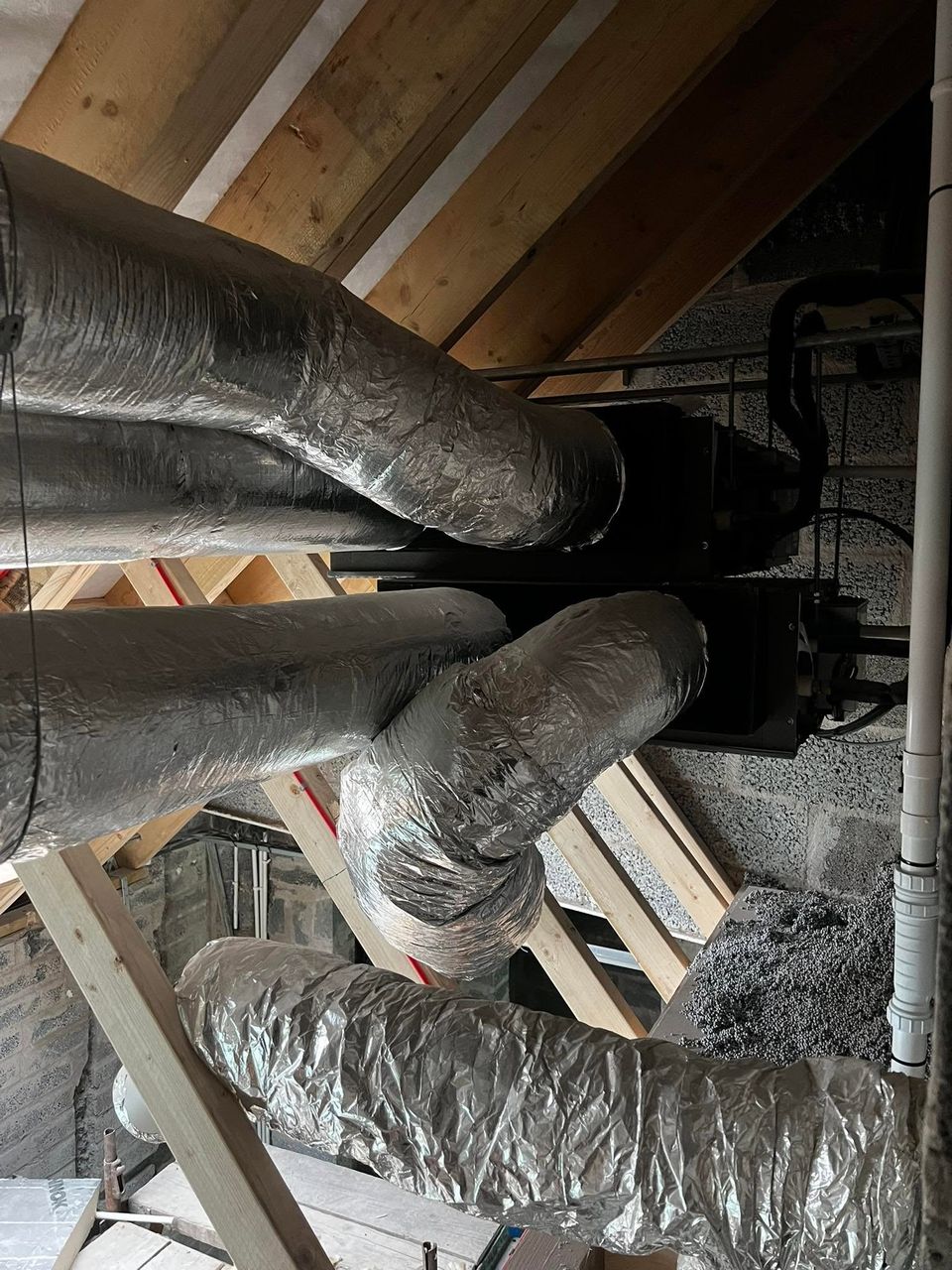 Ducted air conditioning unit and insulated ductwork in a ceiling void