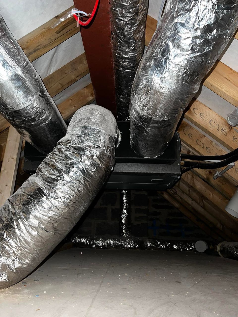 Insulated flexible ductwork for ducted air conditioning