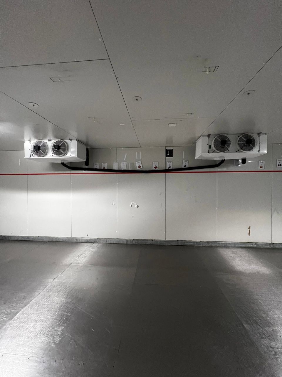 New evaporators fitted in the freezer room