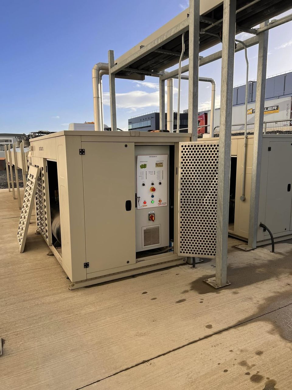Outdoor refrigeration pack enclosures